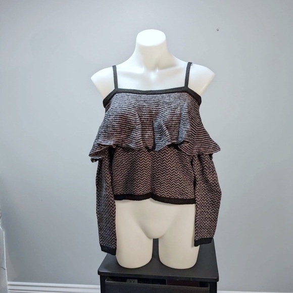 NWT BB DAKOTA DEBNEY COLD SHOULDER RUFFLED POPOVER CHEVRON SWEATER  M - Picture 3 of 5
